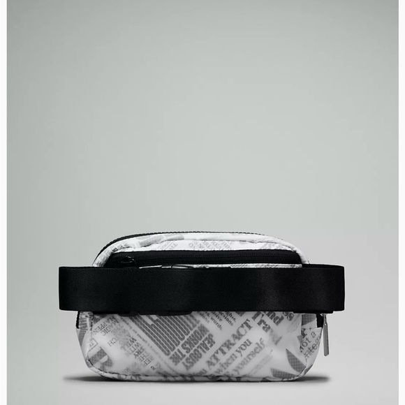 NWT Lululemon Everywhere Belt Bag 1L Manifesto - Picture 4 of 7
